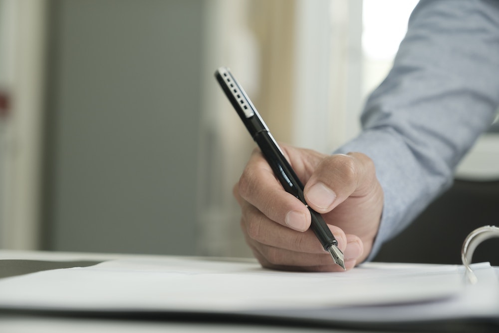 Les Enjeux Juridiques des Contrats de Travail: Comprendre pour Mieux Négocier