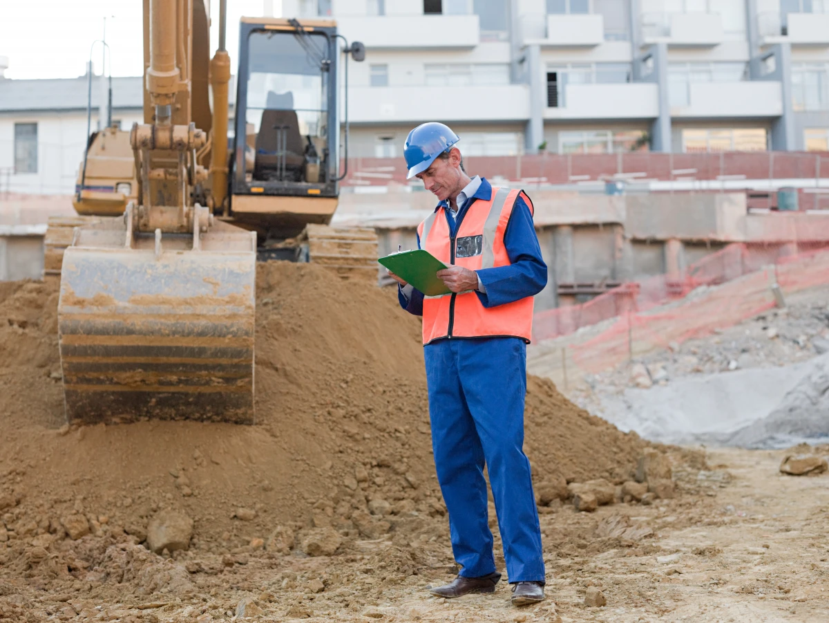 Les franchises du bâtiment face au défi environnemental : Quelles responsabilités juridiques ?