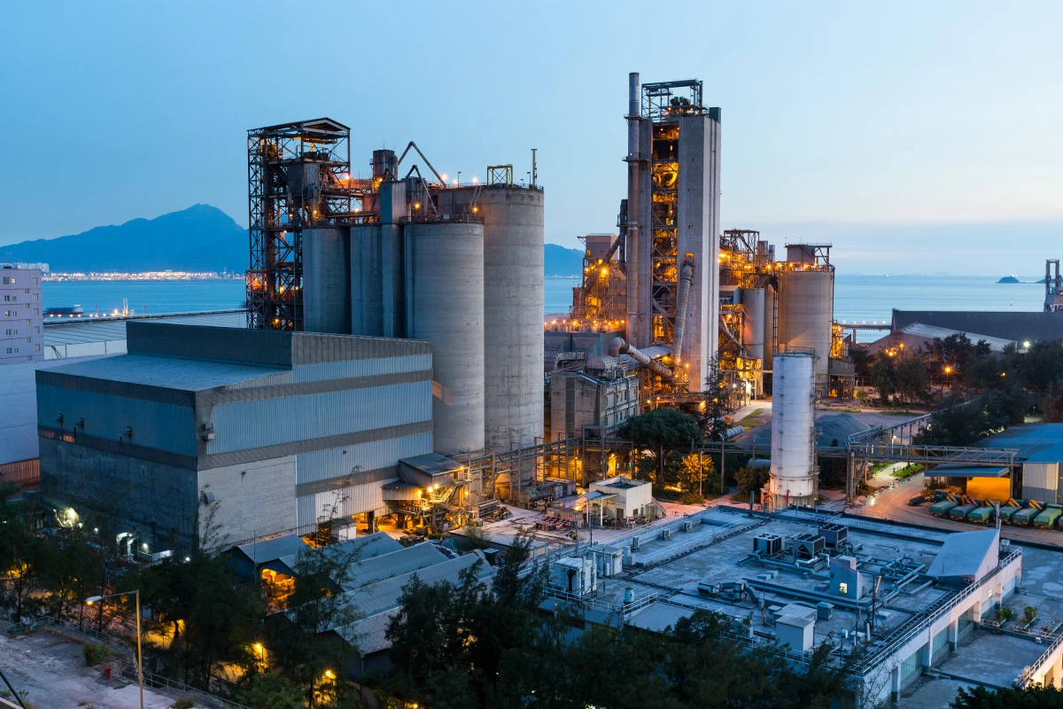 Sanctions pour violation des normes environnementales dans les industries lourdes : un arsenal juridique en évolution